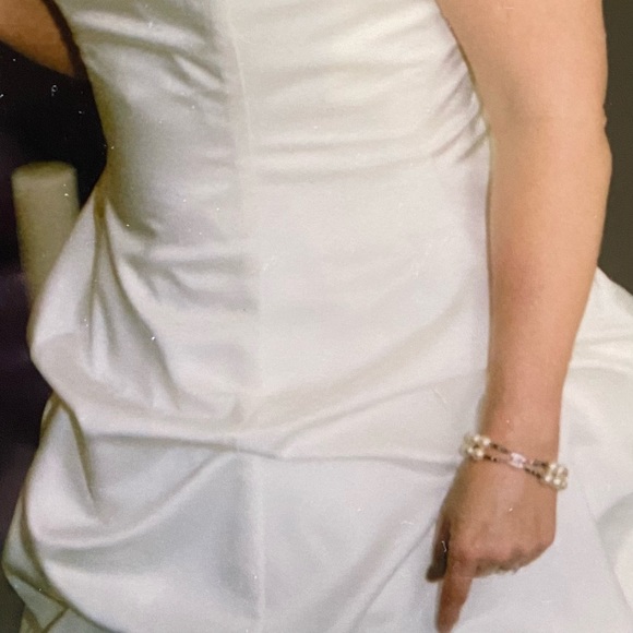 Wedding gown - Picture 2 of 14